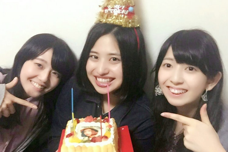 友達に誕生日サプライズ!共に過ごした思い出の写真のケーキをプレゼント