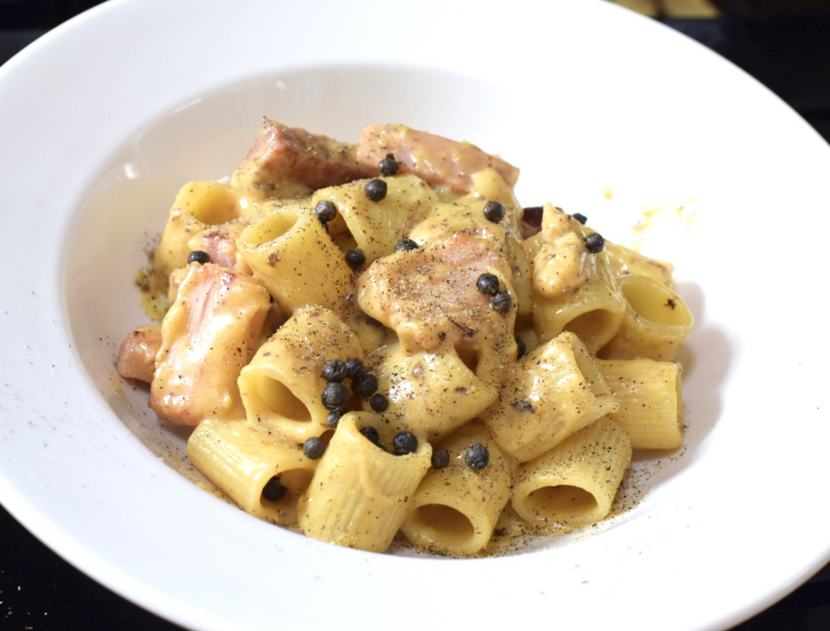 カルボナーラ,パスタ,メッツェマニケ