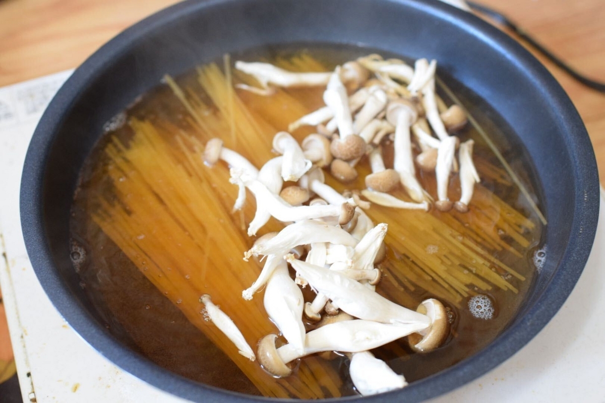 しめじの納豆パスタ（レンジ）