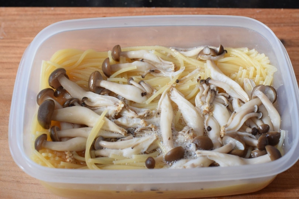 しめじの納豆パスタ（レンジ）