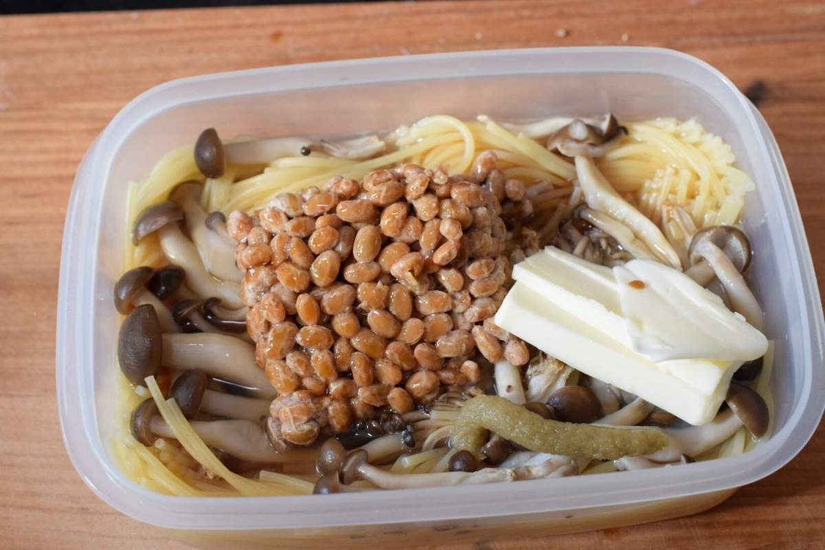 しめじの納豆パスタ（レンジ）