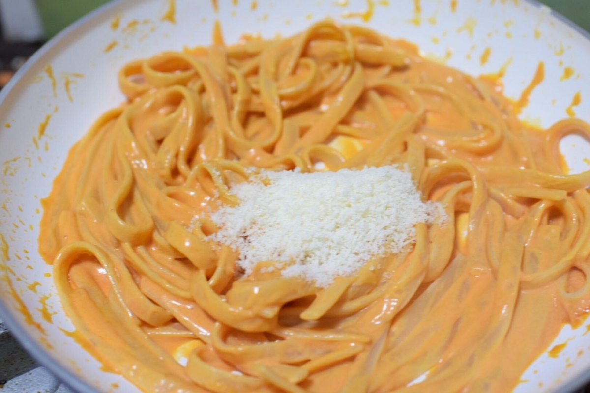 トマトクリームパスタ
