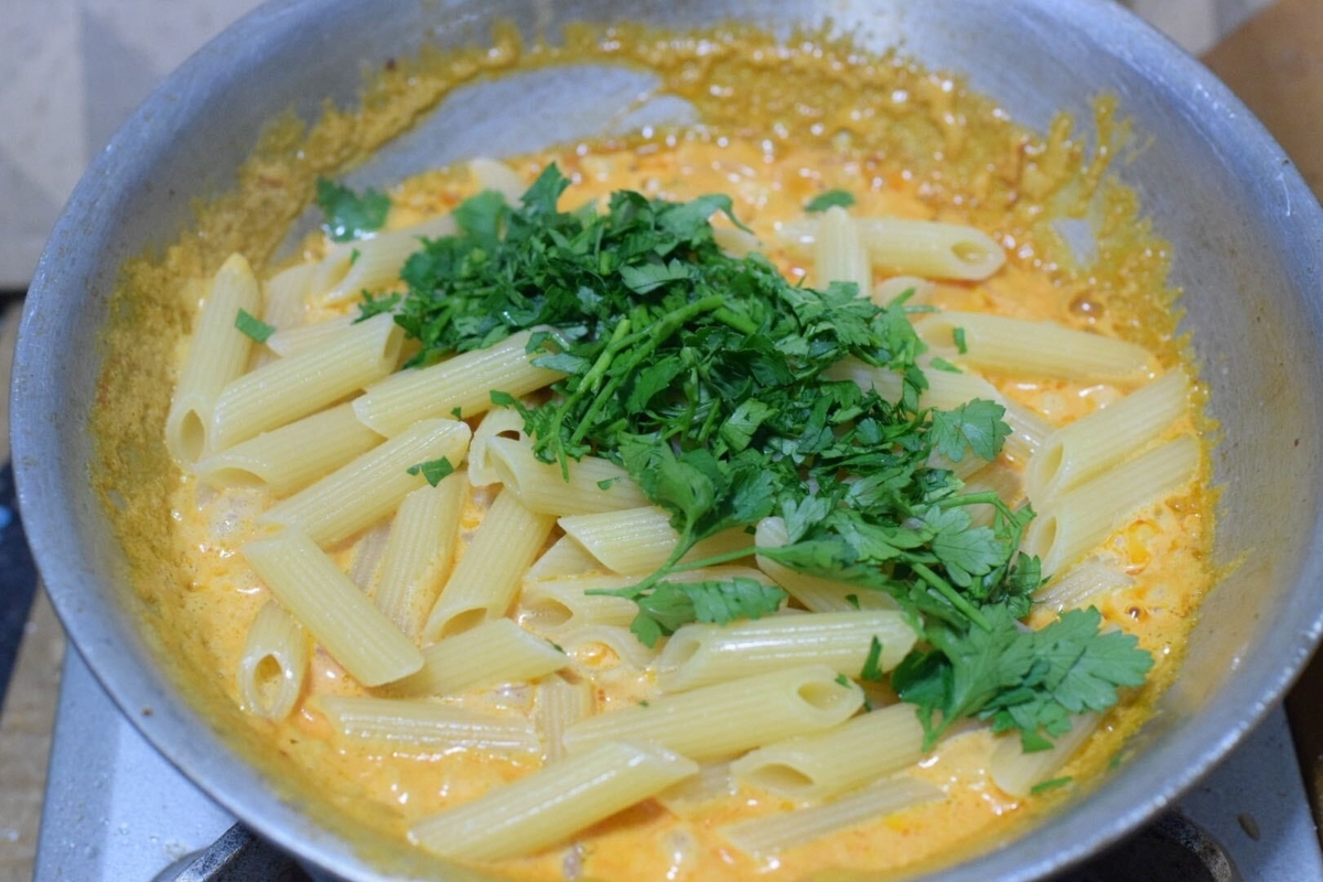 トマトクリームパスタ（ショートパスタ）