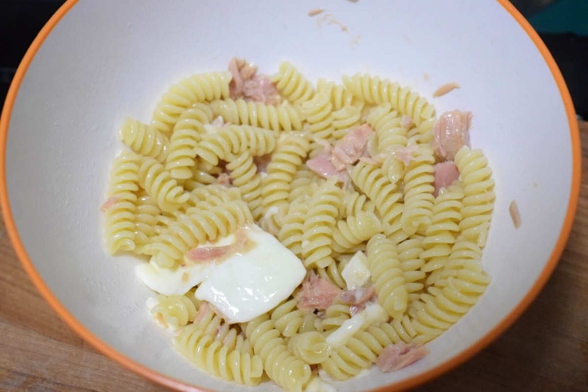 ツナとカマンベールチーズのフジッリ〜コンビニ人間のパスタ