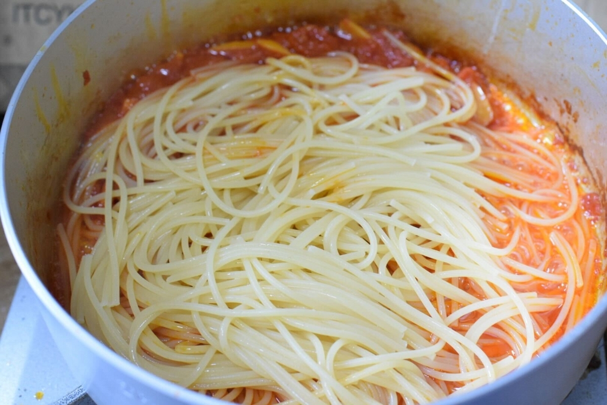 トマトとニンニクのスパゲティのレシピ