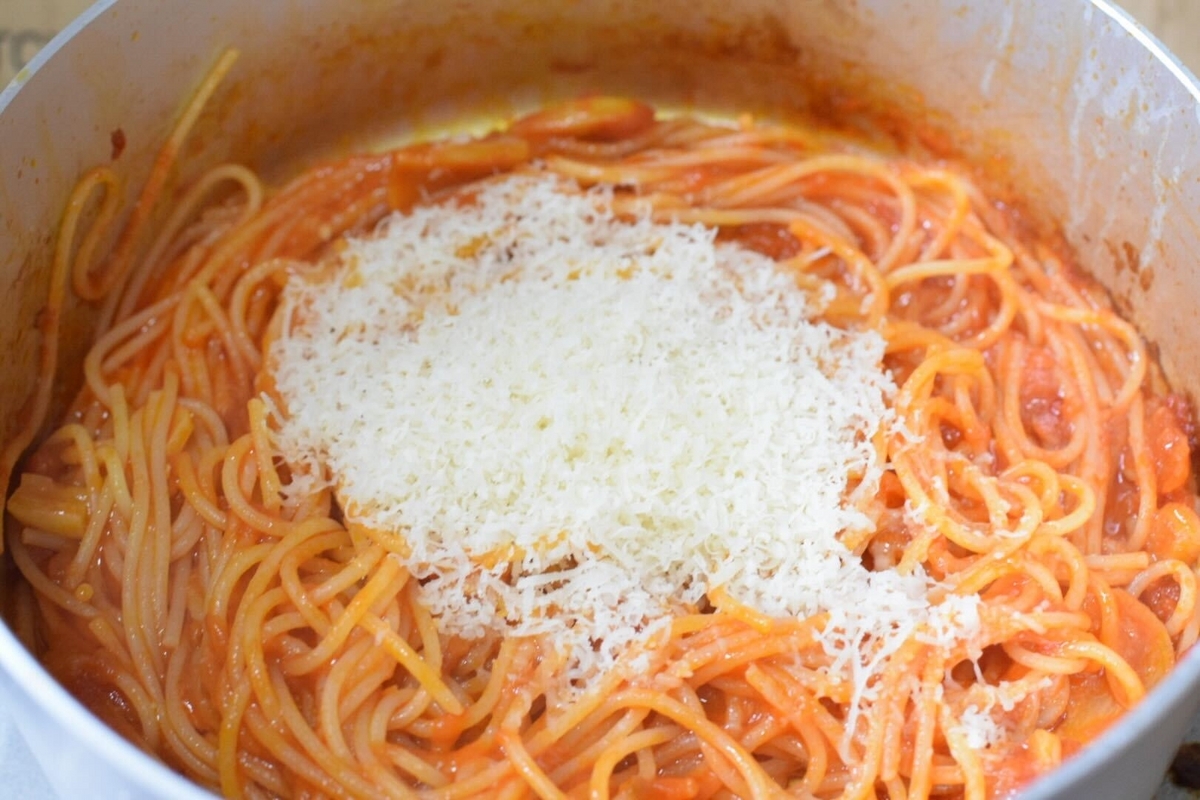 トマトとニンニクのスパゲティのレシピ