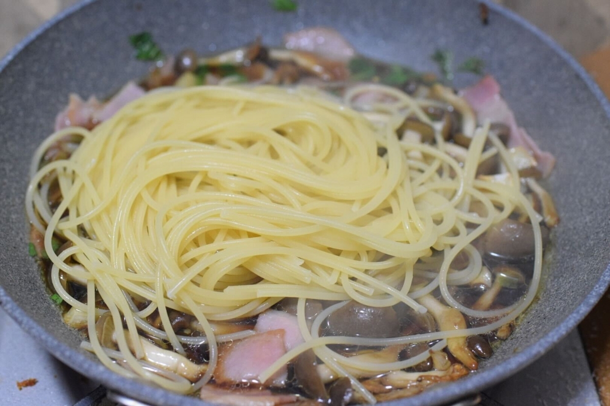 和風ガーリックきのこパスタ（麺つゆ）