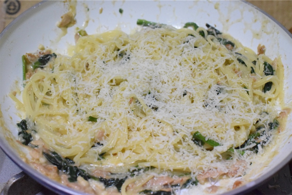 ツナ缶とほうれん草のクリームパスタ