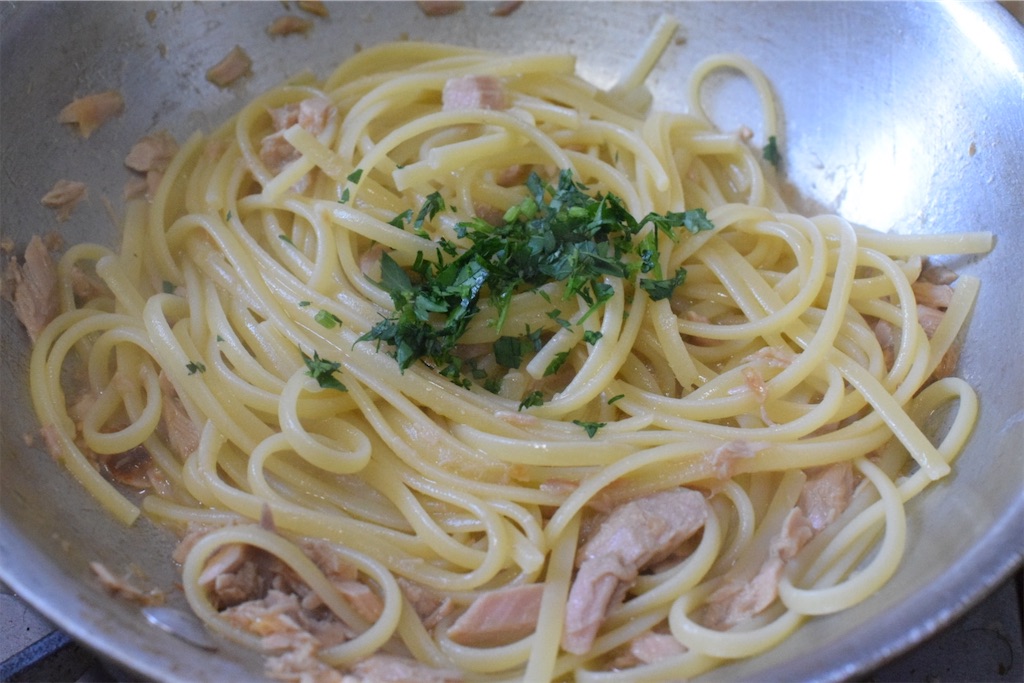 ツナ缶とレモンのパスタ