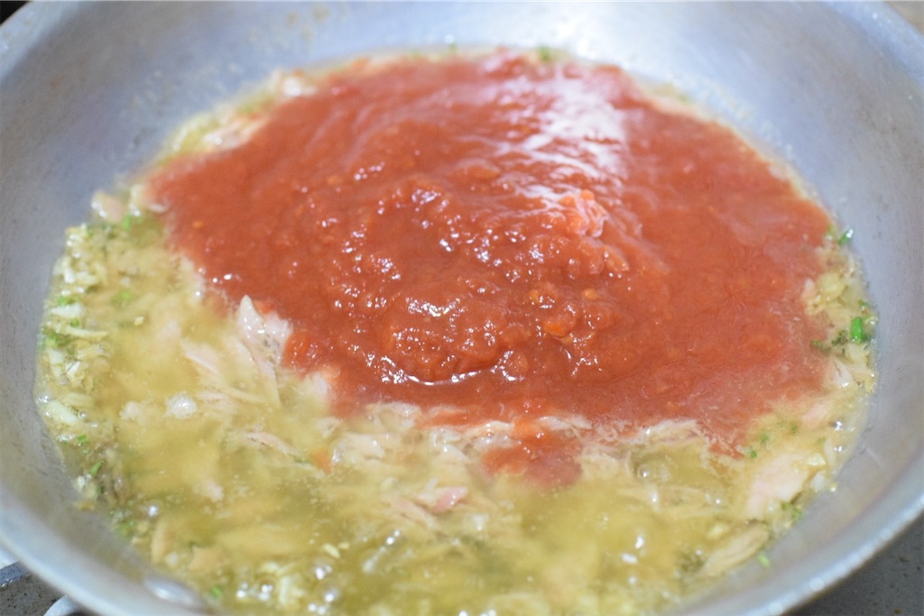ツナ缶とトマト缶のパスタのレシピ
