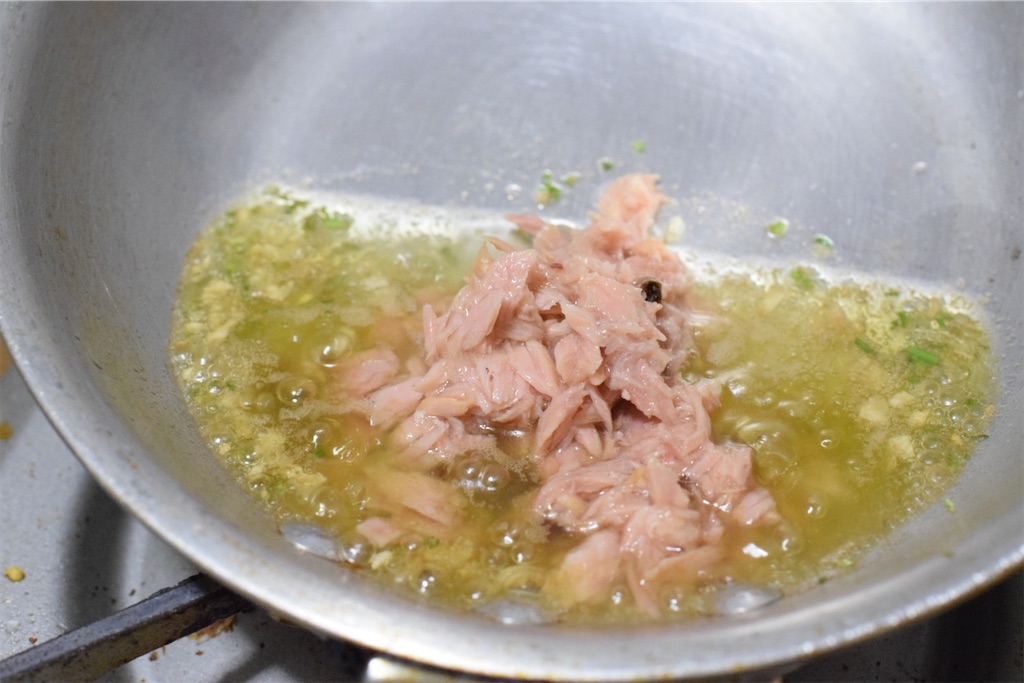 ツナ缶とトマト缶のパスタのレシピ