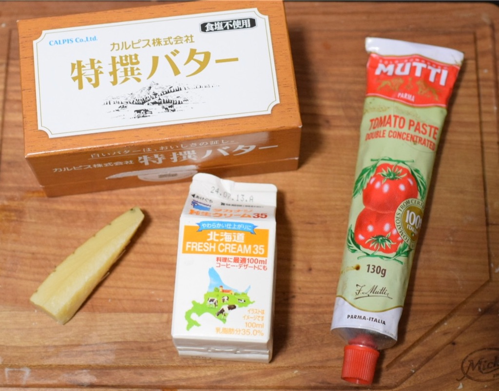 トマトクリームパスタの材料