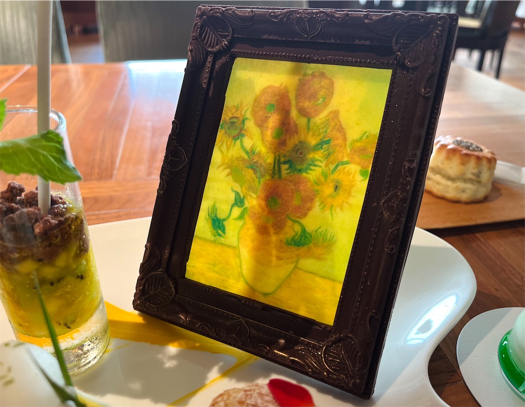 リーバイ・パタ ゴッホ ひまわり花瓶 緩やか