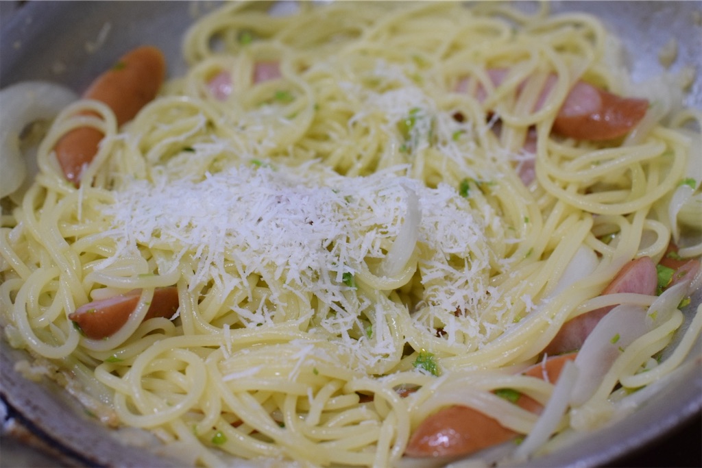 ソーセージと玉ねぎのペペロンチーノ