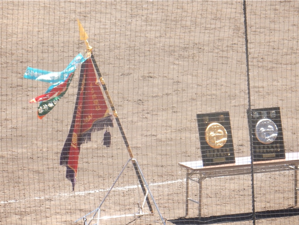 甲子園、深紅の大優勝旗〜燃え尽きた夏を照らす永遠の到達点 - ベース