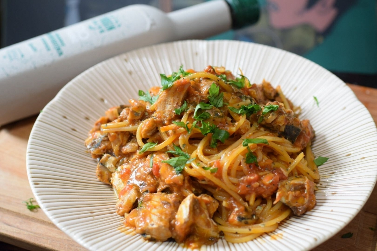 鯖缶のトマトパスタ（水煮）の材料
