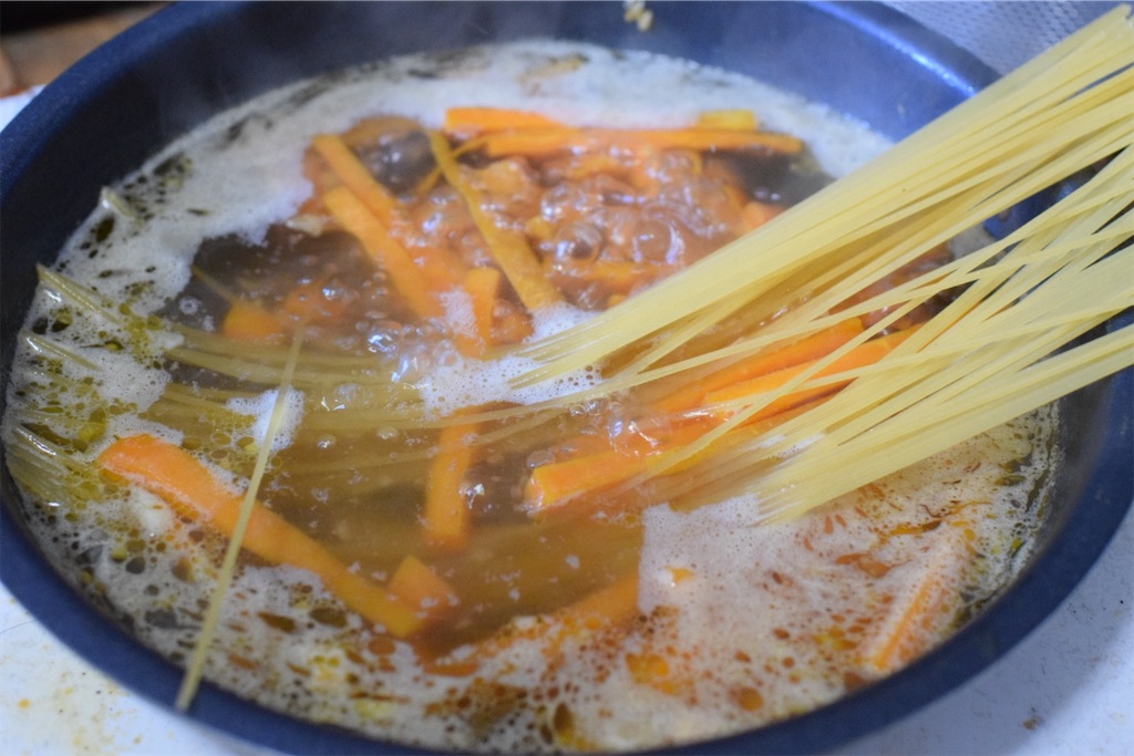 ニンジンとツナ缶の醤油パスタのレシピ