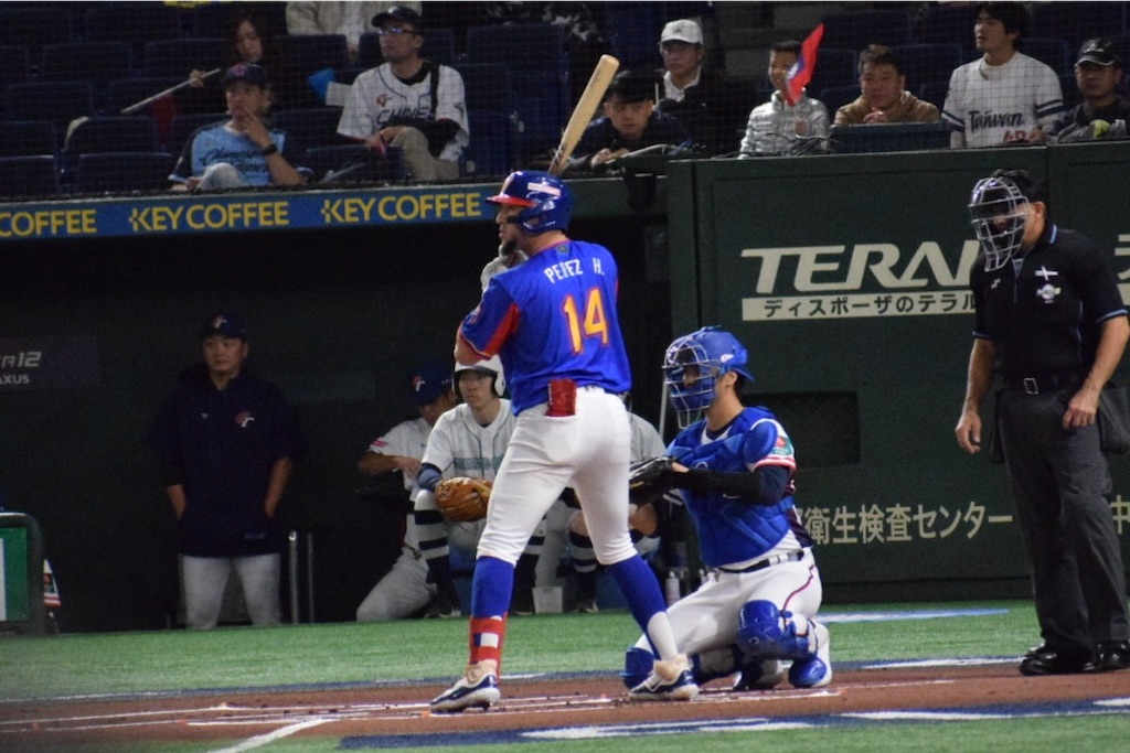 エルナン・ペレス（背番号14）