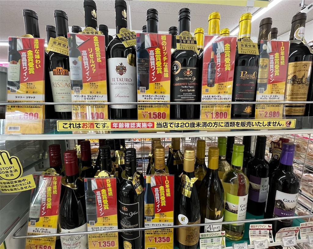 新宿の大久保通りにあるセブンイレブン