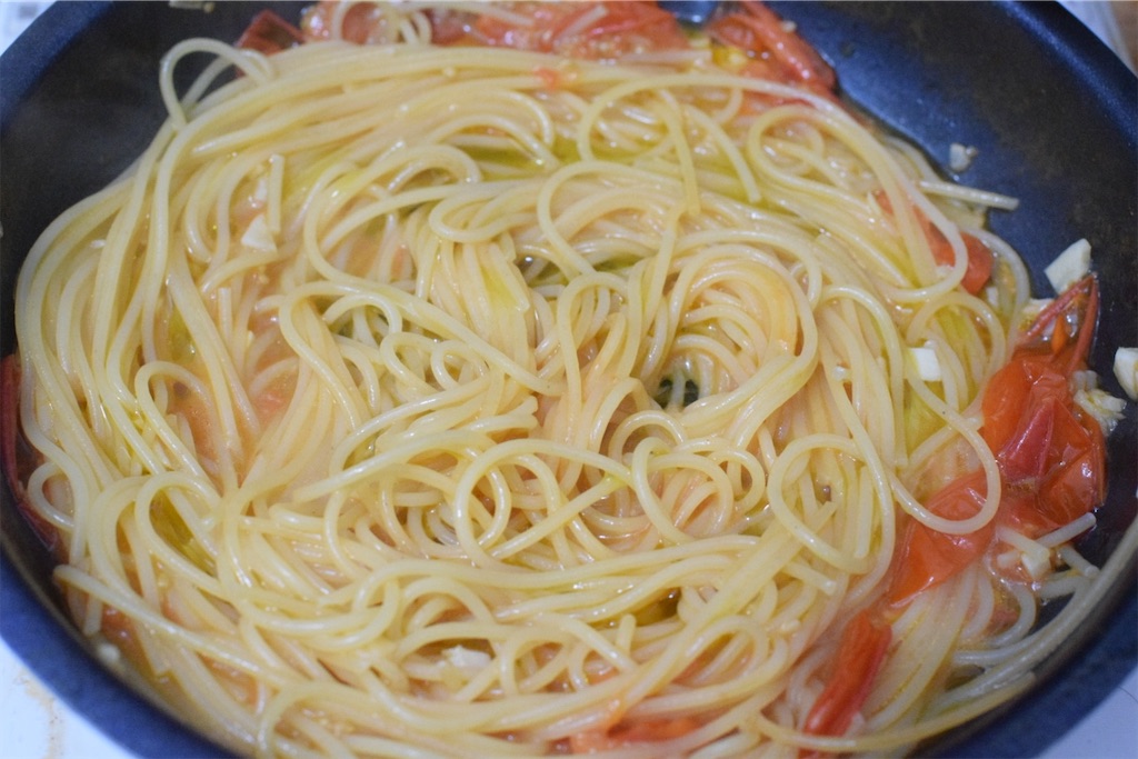 ワンパン・トマトパスタ（リュウジ式）