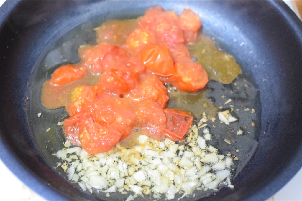 ワンパン・トマトパスタ（リュウジ式）