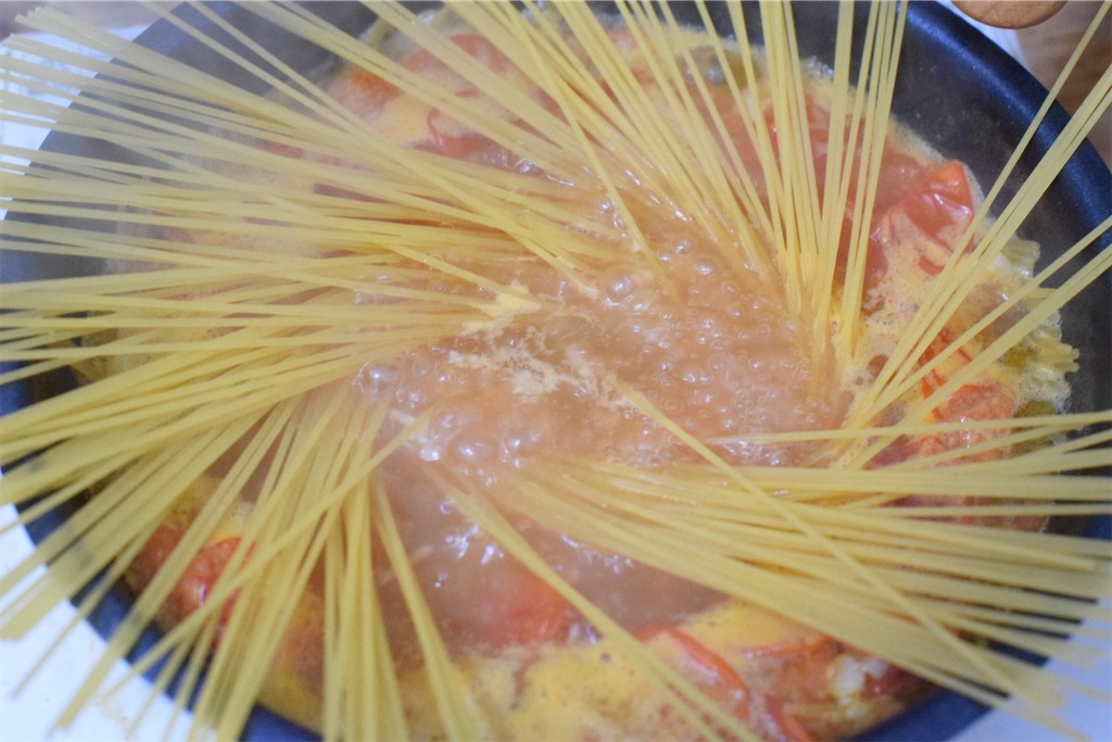 ワンパン・トマトパスタ（リュウジ式）