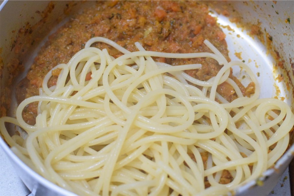 嘘つきパスタ（スーゴフィント）〜香味野菜のボロネーゼ