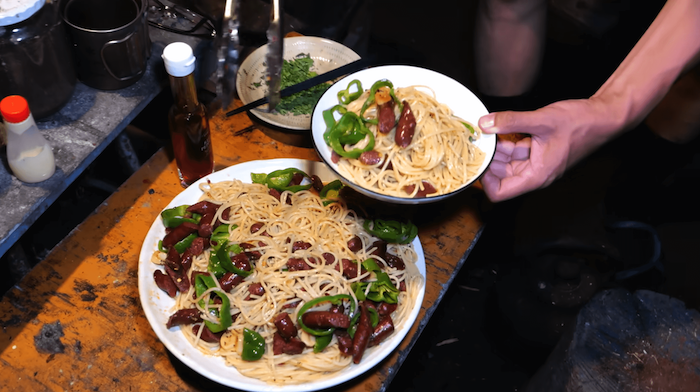 東出昌大のチョリソーとニンニクの野郎パスタ