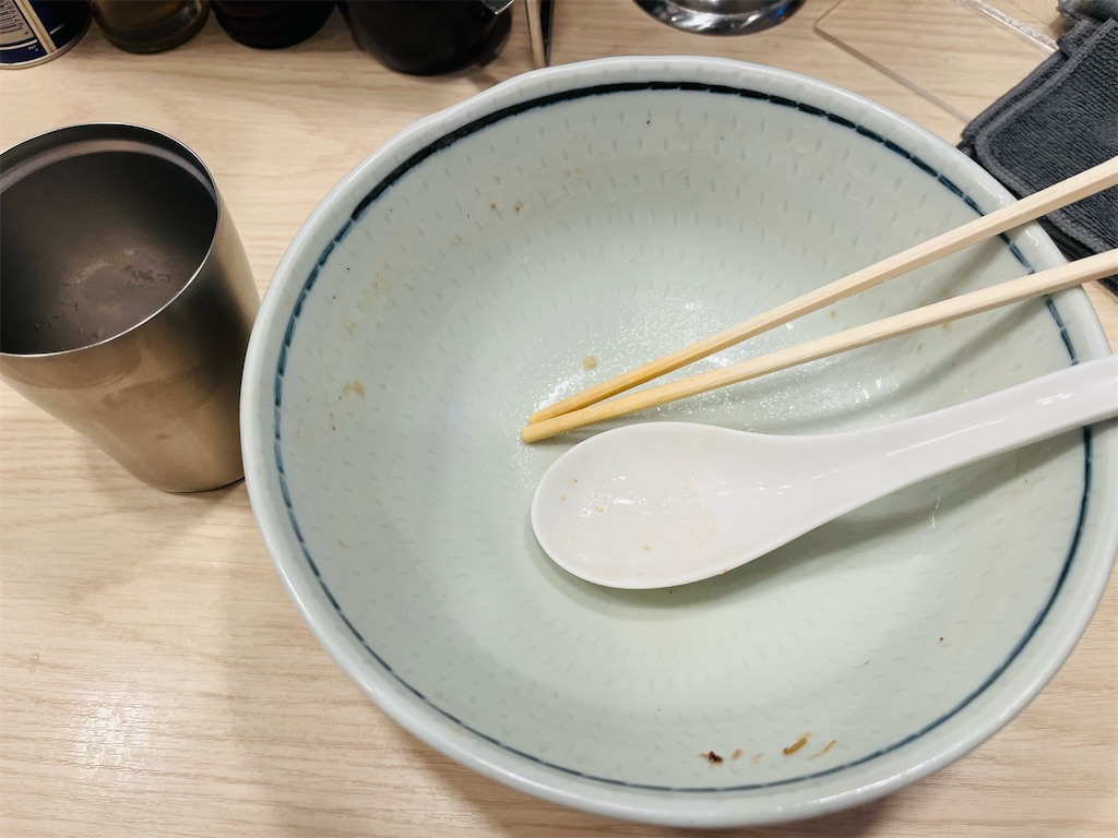 変わり続ける街で、変わらない旨さ─「らーめん はな火屋」が守るラーメンの流儀