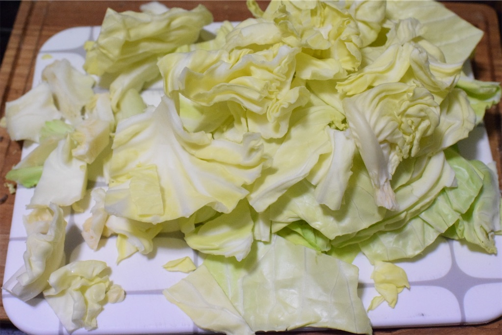 キャベツとベーコンのパスタ、アンチョビとともに
