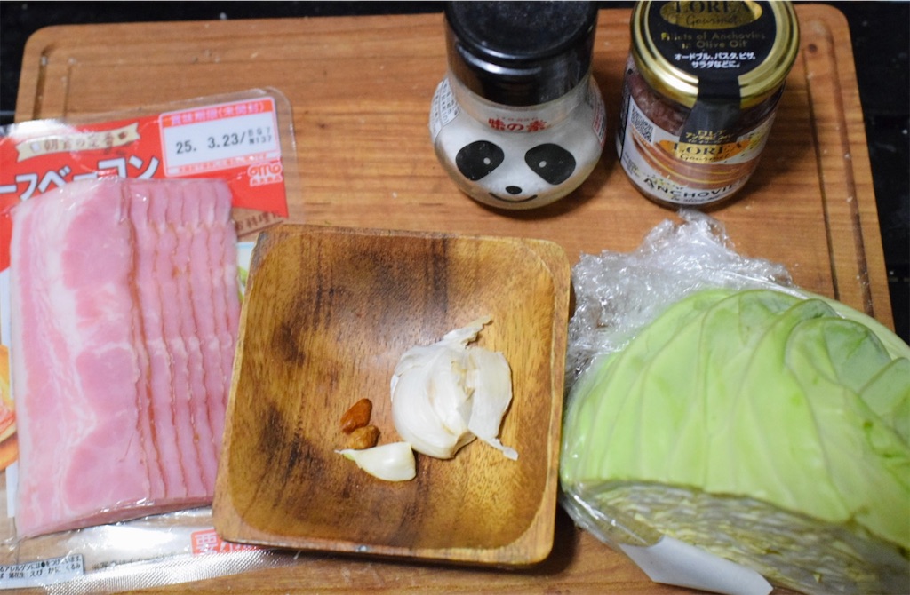 キャベツとベーコンのパスタの材料