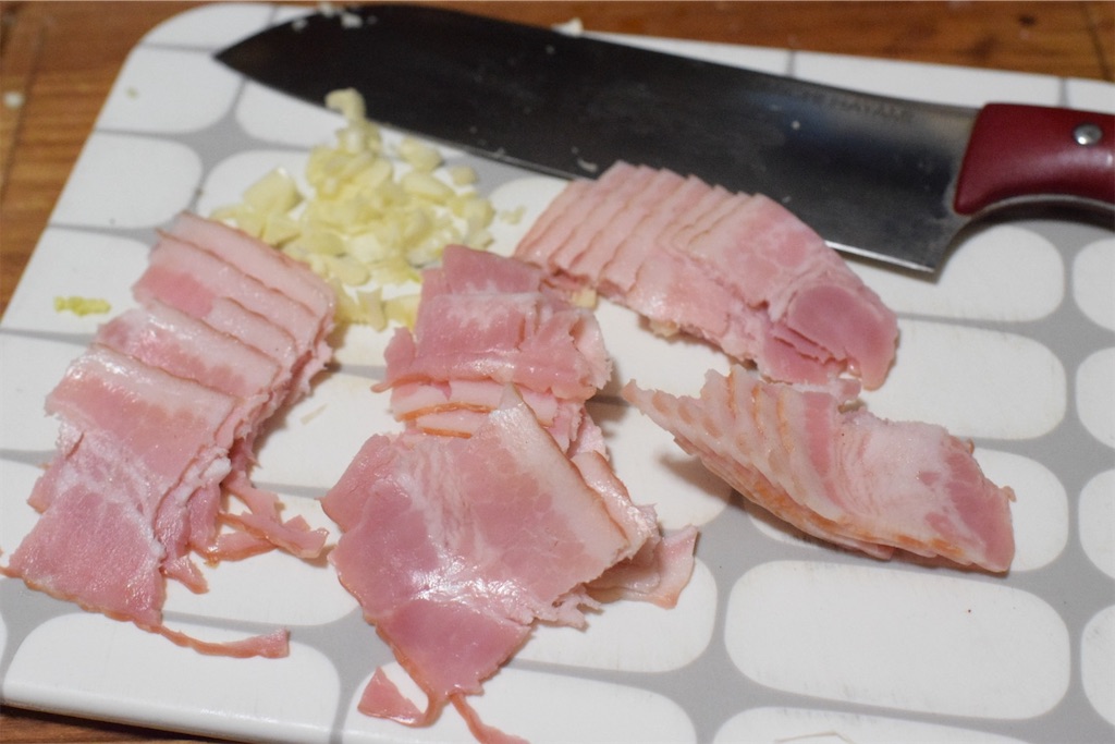キャベツとベーコンのパスタ、アンチョビとともに