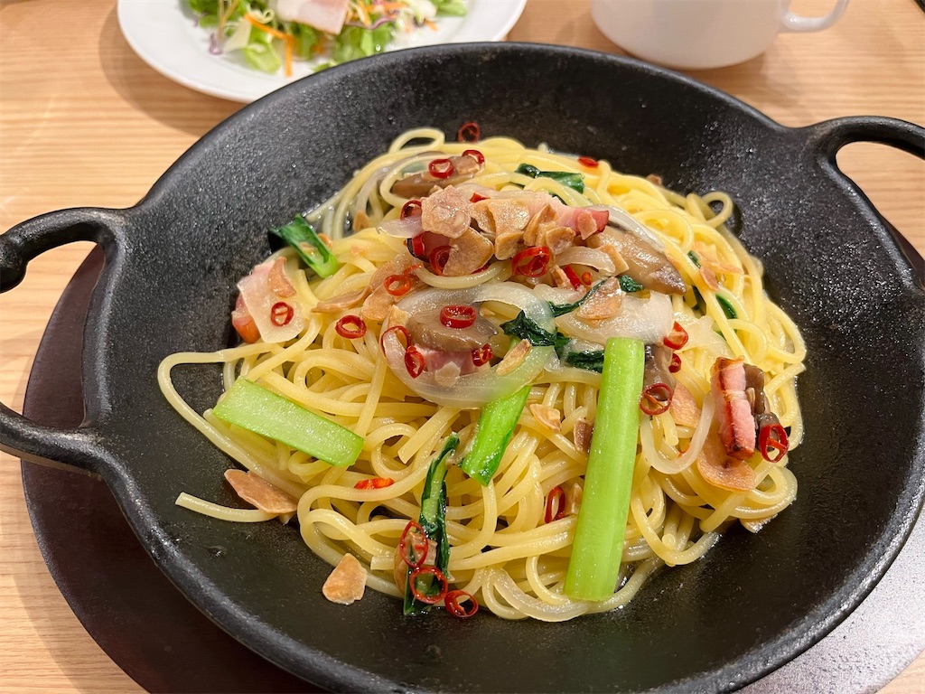 パスタの常識を鉄板が壊す！てっぱんのスパゲッティ新宿センタービル店,ペペロン