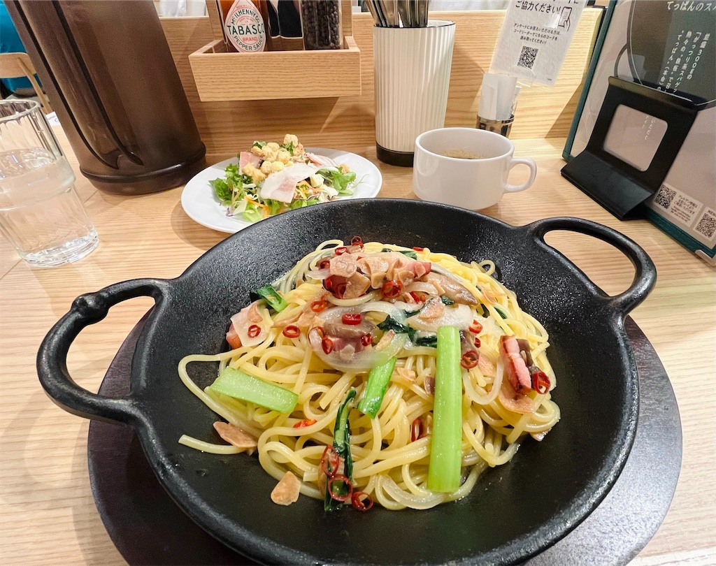 パスタの常識を鉄板が壊す！てっぱんのスパゲッティ新宿センタービル店,ペペロン
