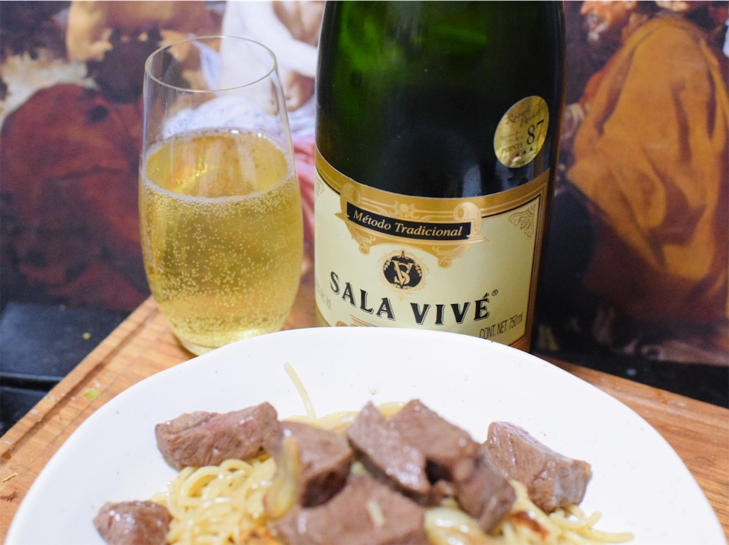 サラ・ビベ・ブリュット〜フラメンコとマリアッチが交差するメキシコの泡