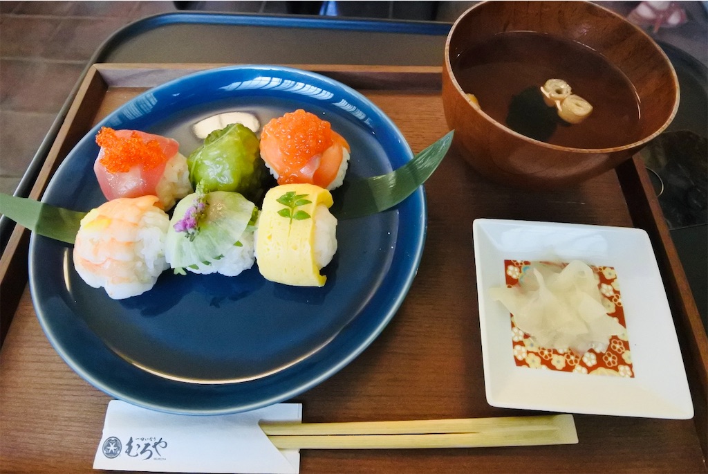 藤棚の言の葉の庭