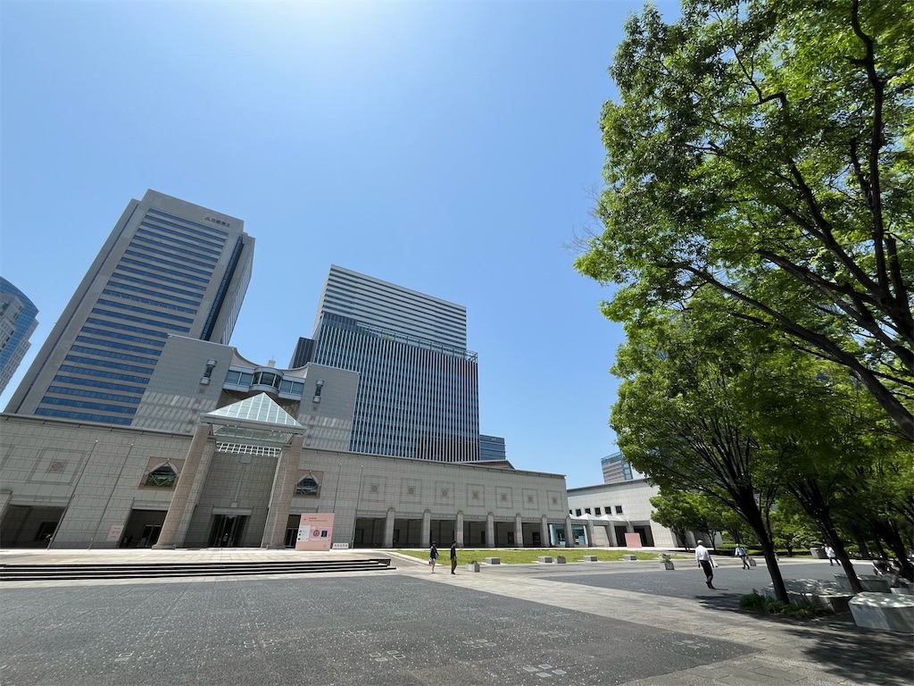 横浜美術館の外観・内観