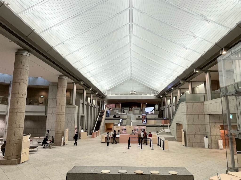 横浜美術館の外観・内観