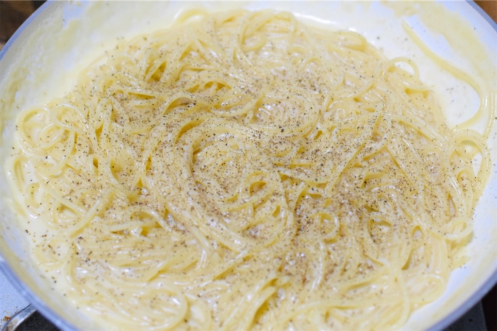 虚無チーズパスタ〜虚無カチョエペペ