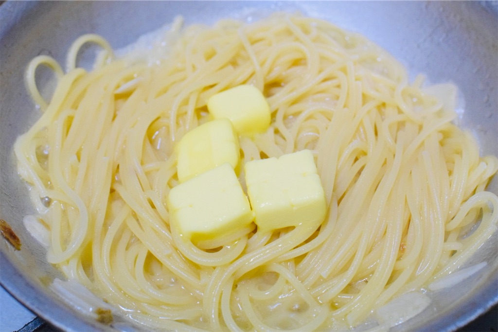 バターと白ワインのペペロンチーノ