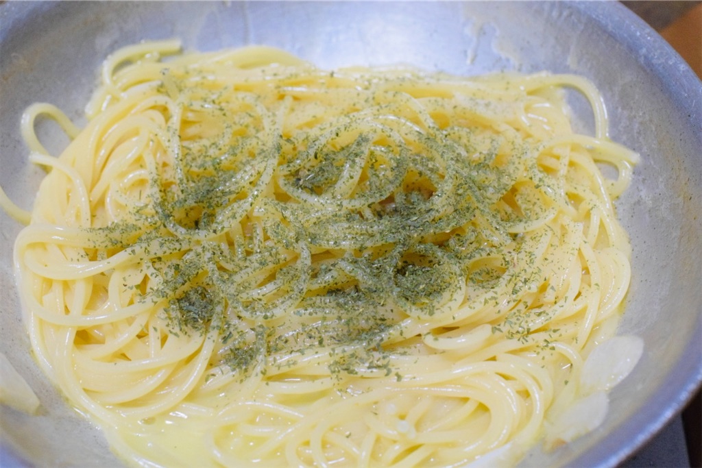 バターと白ワインのペペロンチーノ