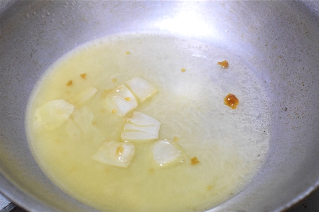 バターと白ワインのペペロンチーノ