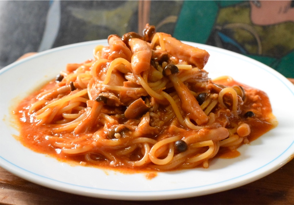 ツナ缶とキノコの虚無やけくそトマトパスタ