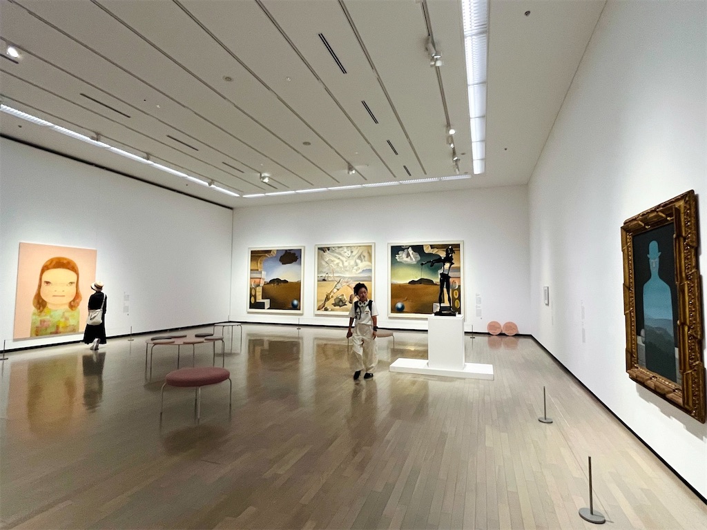 横浜美術館という風景画〜浜風にひらく美の港