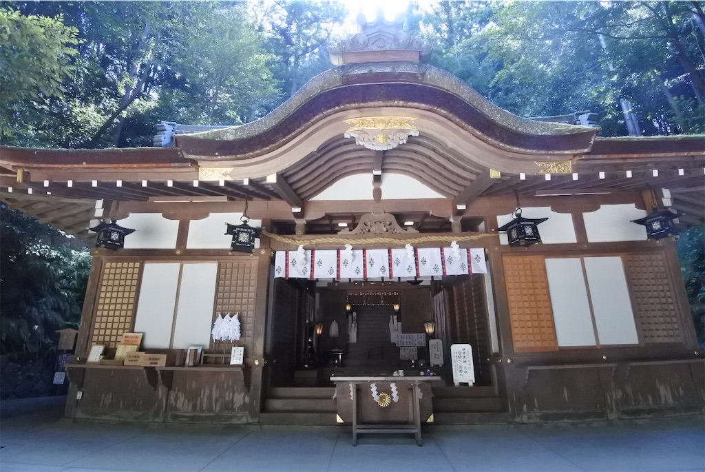 狭井神社：神の山への門、病を癒す御神水、なお響く祈り