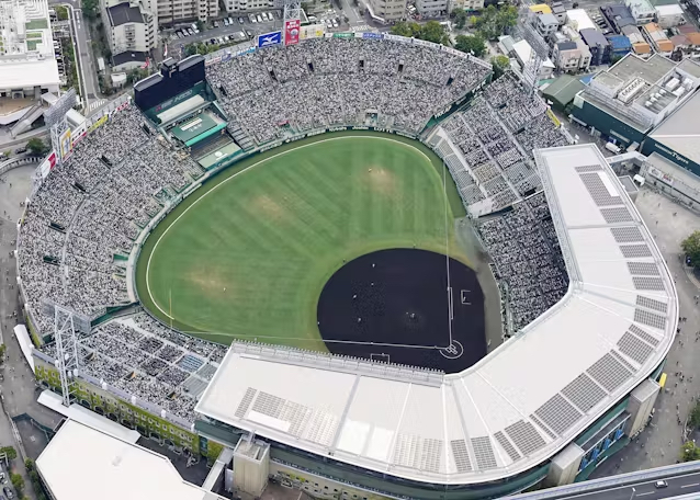 甲子園球場「銀傘」〜聖地を見守る銀色の大屋根