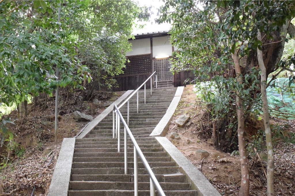 八坂（八阪）神社と狛犬の記憶─坂道ダッシュの先にある桜井市金屋の氏神『てんのはん』