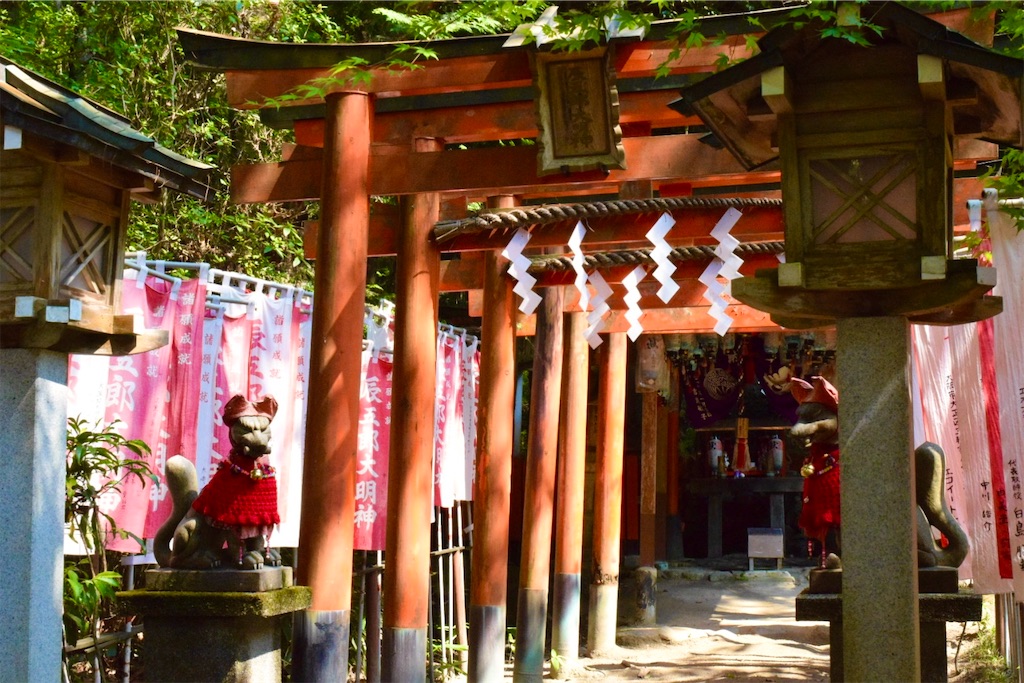 辰五郎大明神〜100兆円を失った豪商を祀る、史書に載らぬ稲荷神社