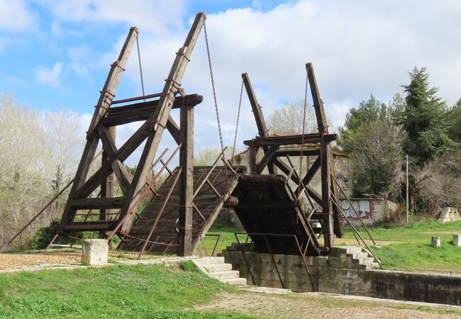 ゴッホ《アルルの跳ね橋》洗濯する人々、静かな空、未完成という幸福