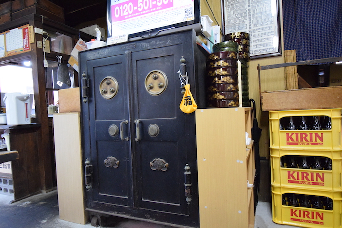 三輪・栄寿司〜大神神社の参道最古の暖簾、百年の時を握る